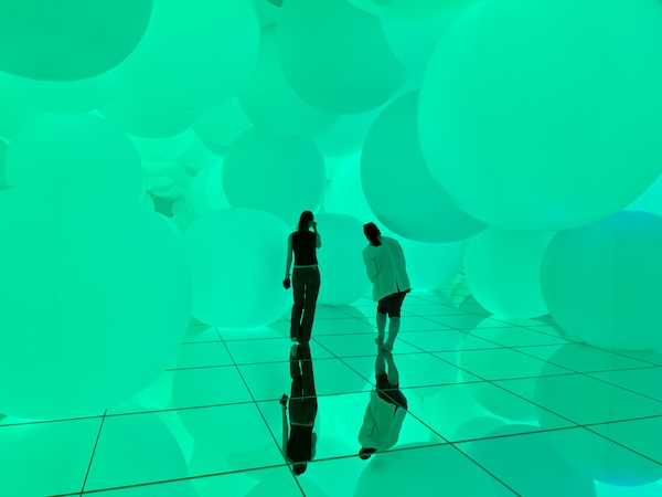 Water and light installation at teamLab Planets Tokyo